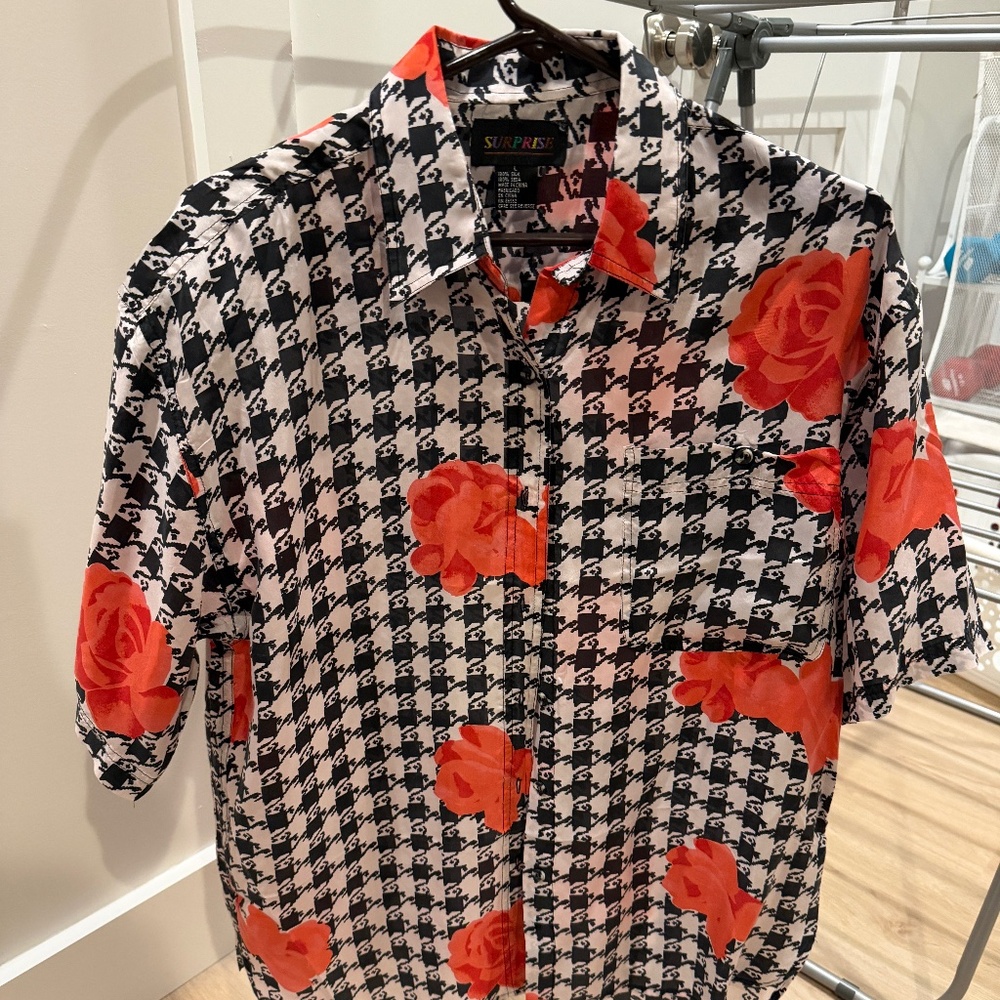 Vintage 100% Silk Button-Down Shirt – Black & White Houndstooth with Red Roses